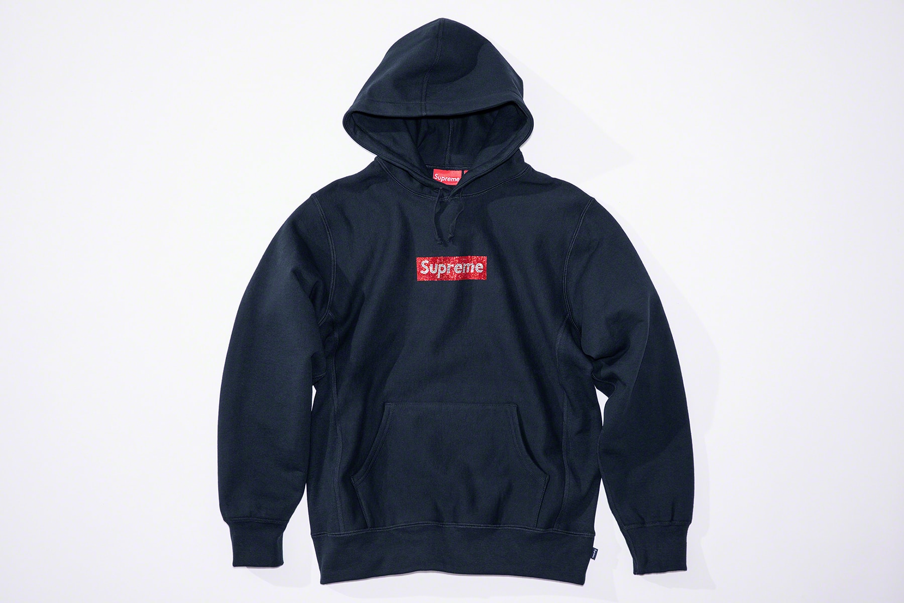 Photo de la collaboration Supreme x Swarovksi