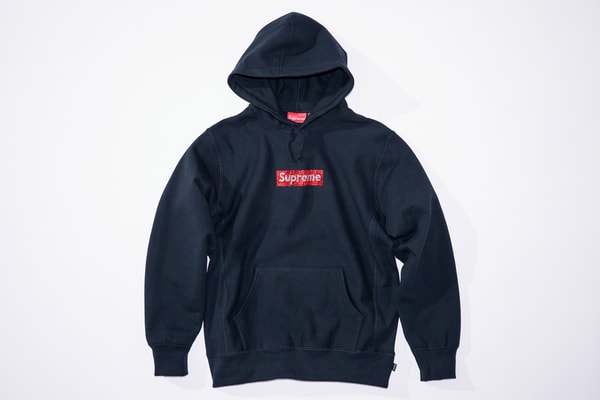 Photo de la collaboration Supreme x Swarovksi