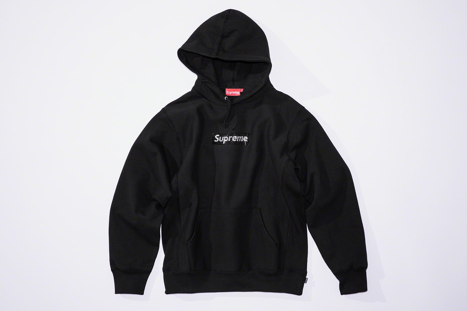 Photo de la collaboration Supreme x Swarovksi