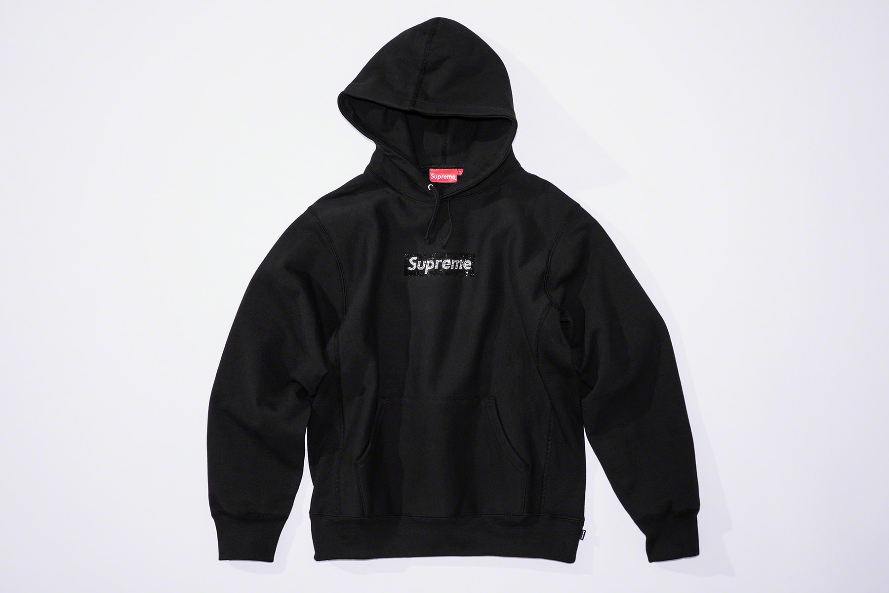 Photo de la collaboration Supreme x Swarovksi