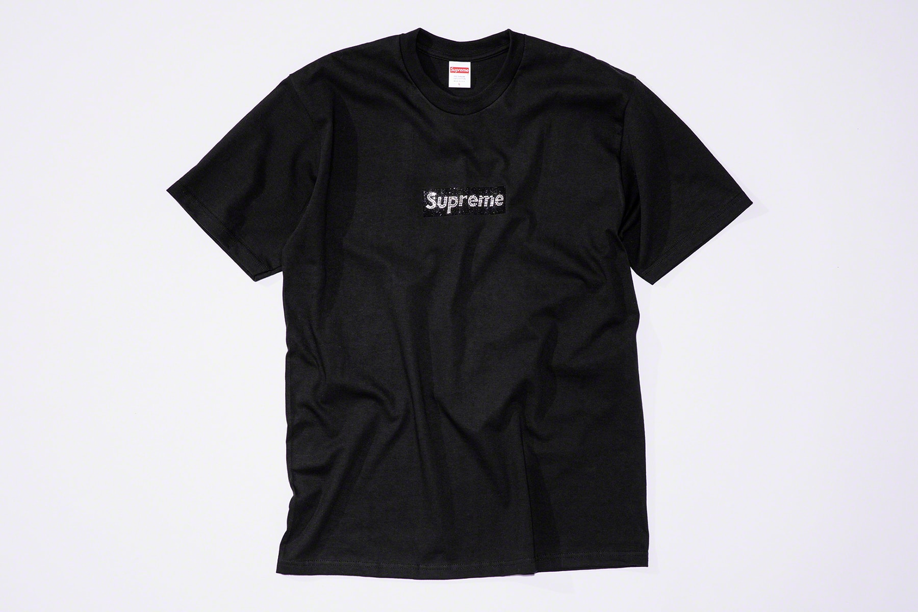 Photo de la collaboration Supreme x Swarovksi