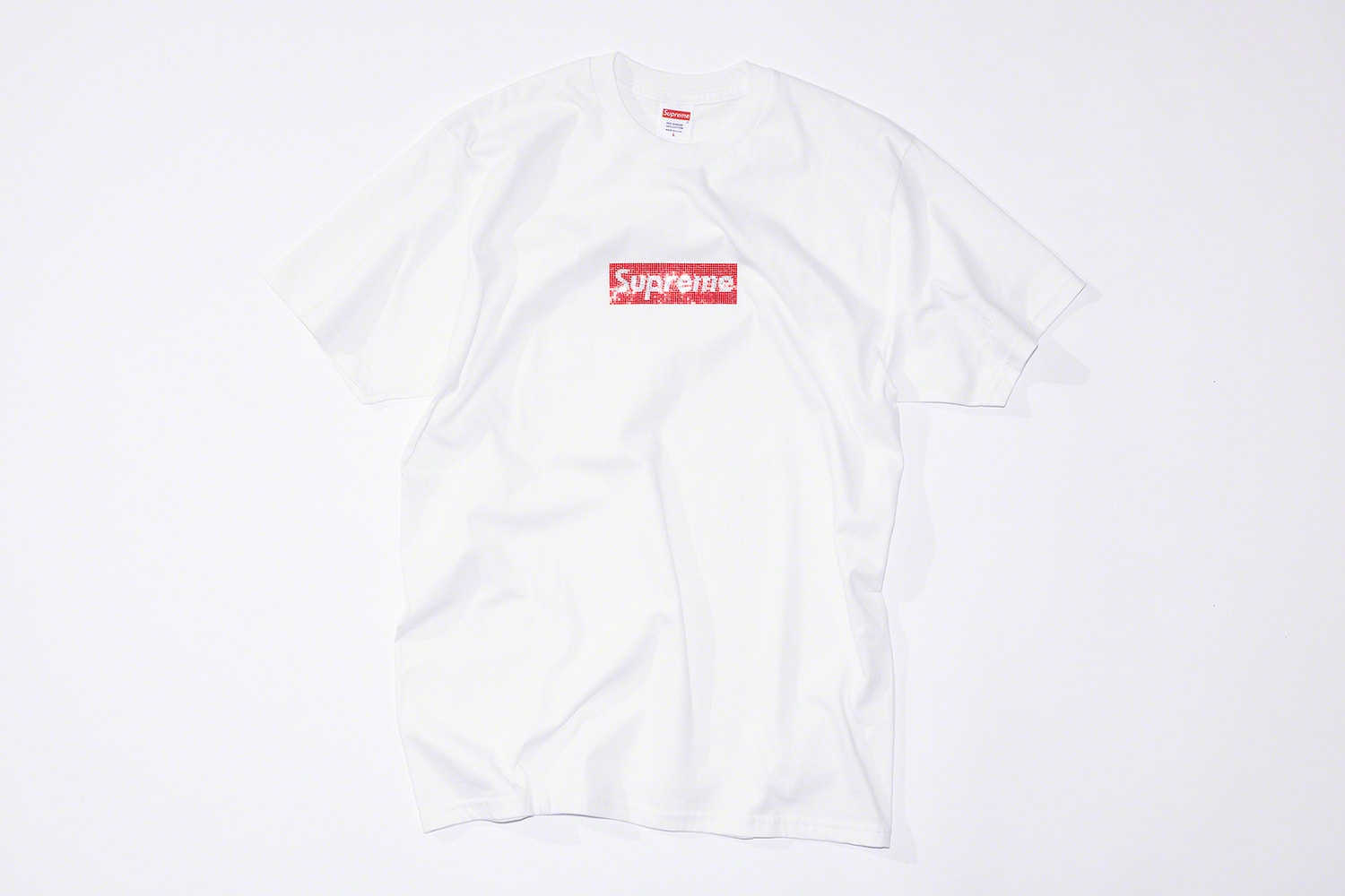 Photo de la collaboration Supreme x Swarovksi