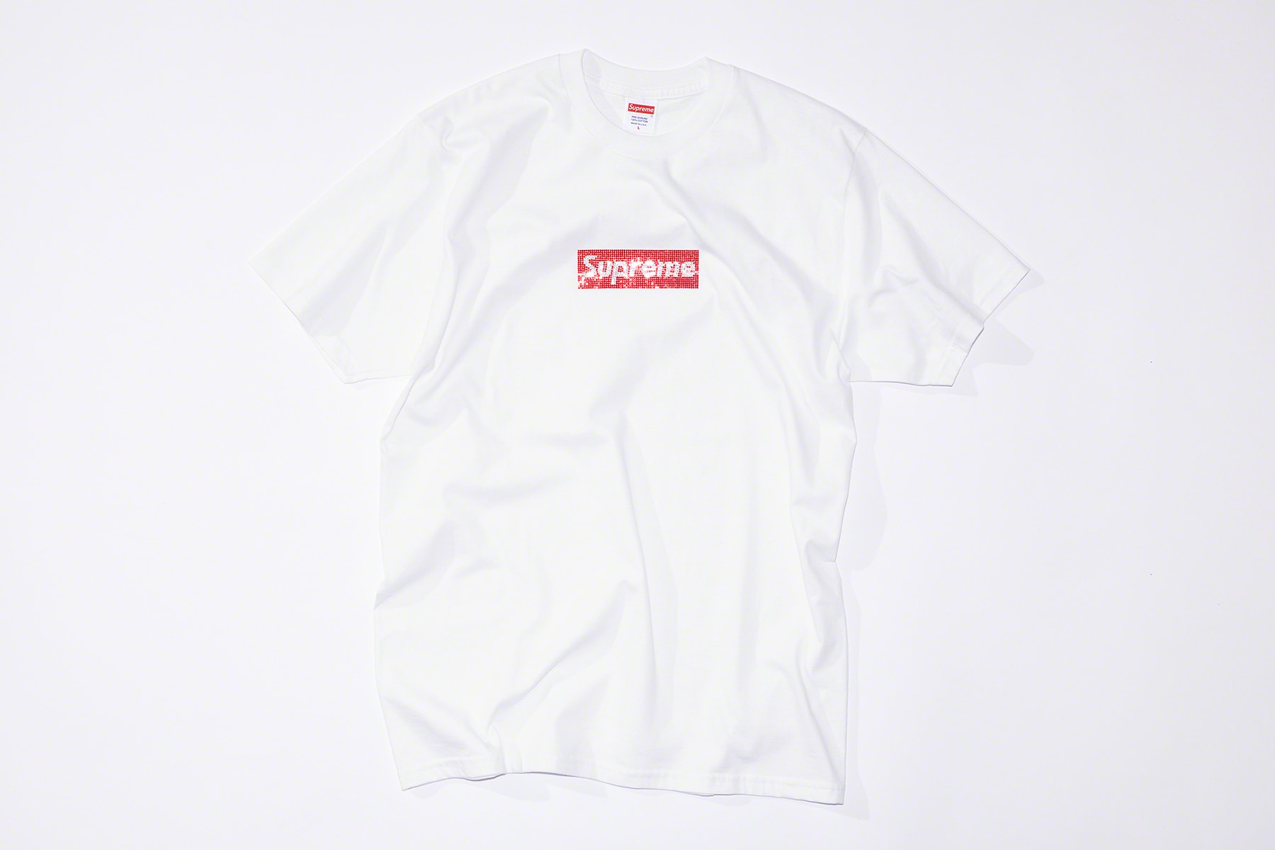 Photo de la collaboration Supreme x Swarovksi