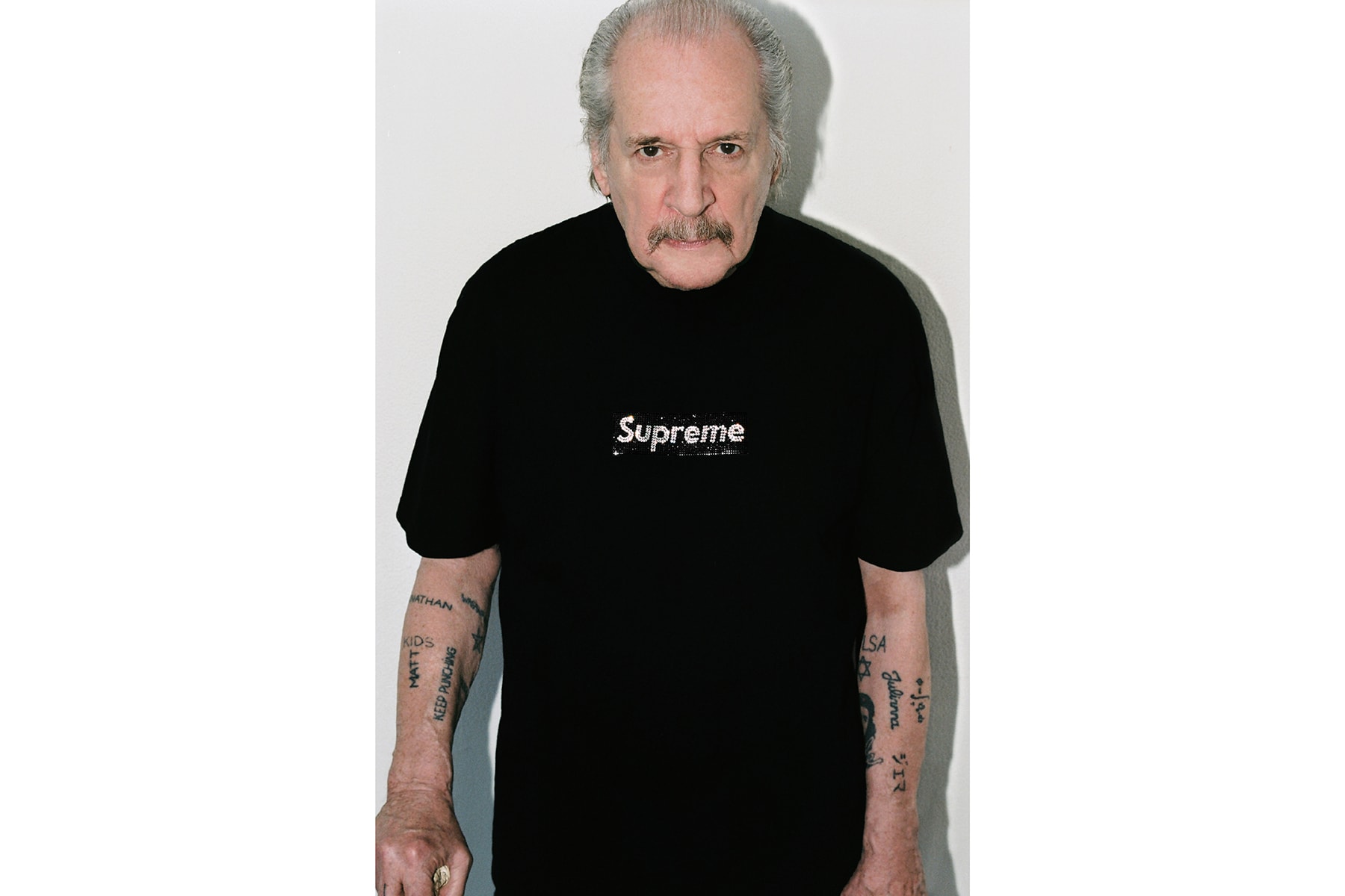 Photo de la collaboration Supreme x Swarovksi