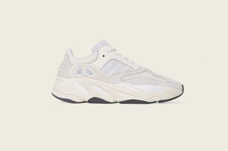 La dernière YEEZY 700 "Analog" est toujours dispo au retail... et se revend moins cher