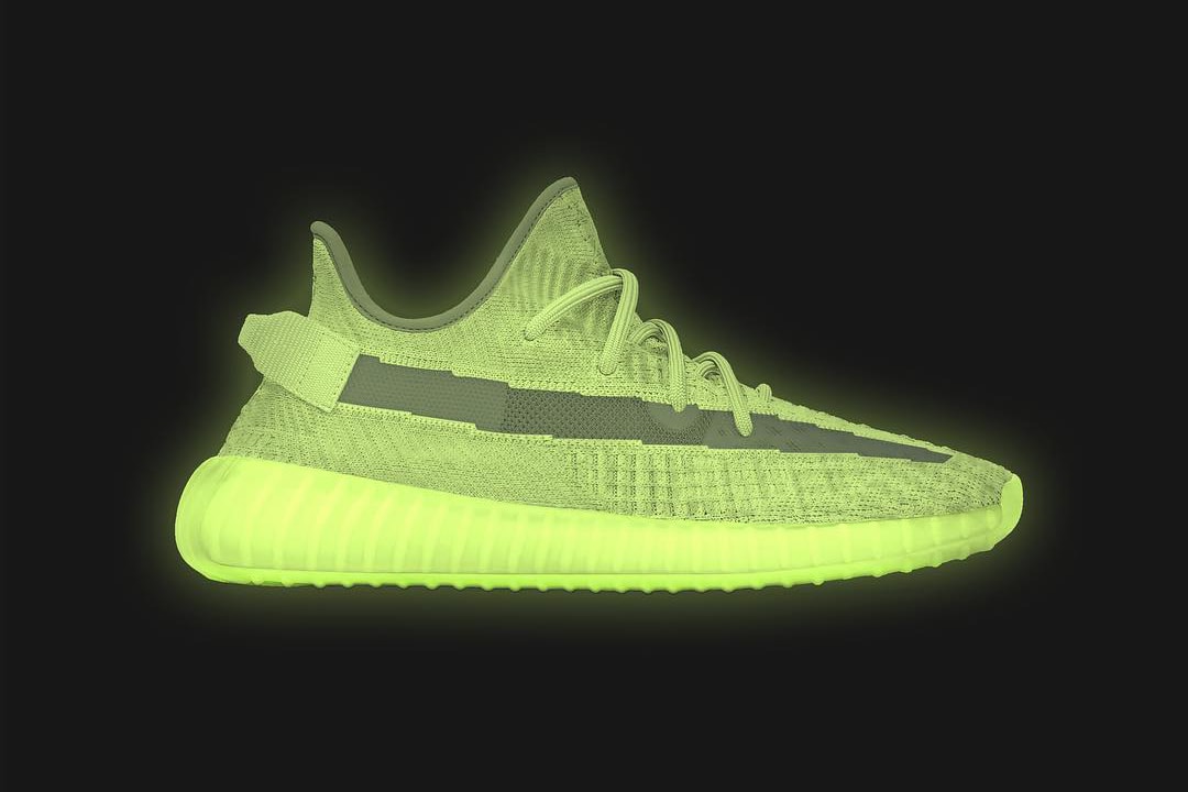 YEEZY BOOST 350 V2 glow in the dark phosphorescente sortie date photos