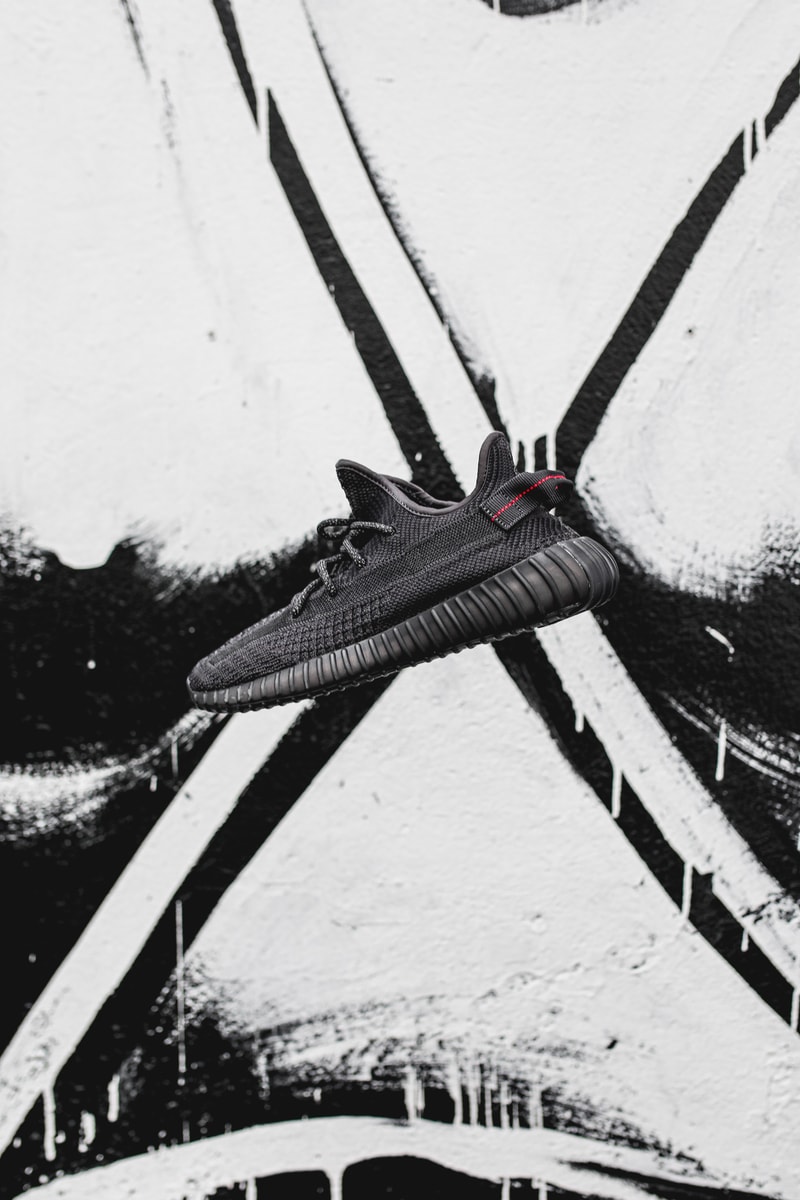 YEEZY BOOST 350 V2 Triple Black : Gros plan en images sur la prochaine sneaker de la collaboration adidas x Kanye West
