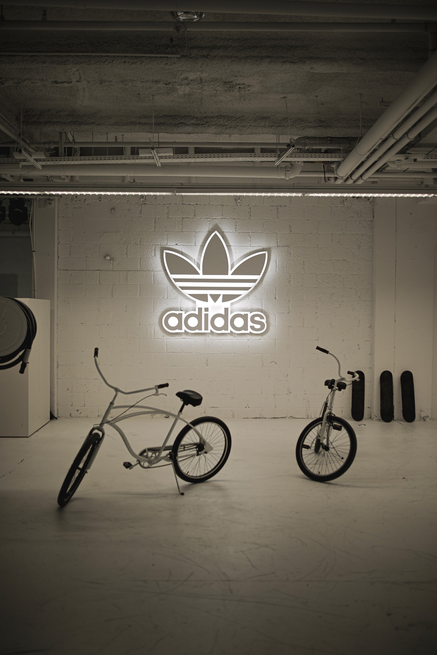 adidas ouvre un espace de 3000m² à Paris pour des artistes émergents et pour le grand public