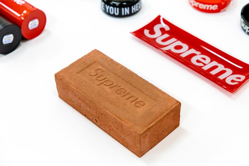 Supreme accessoire collection encheres vente Sotheby's