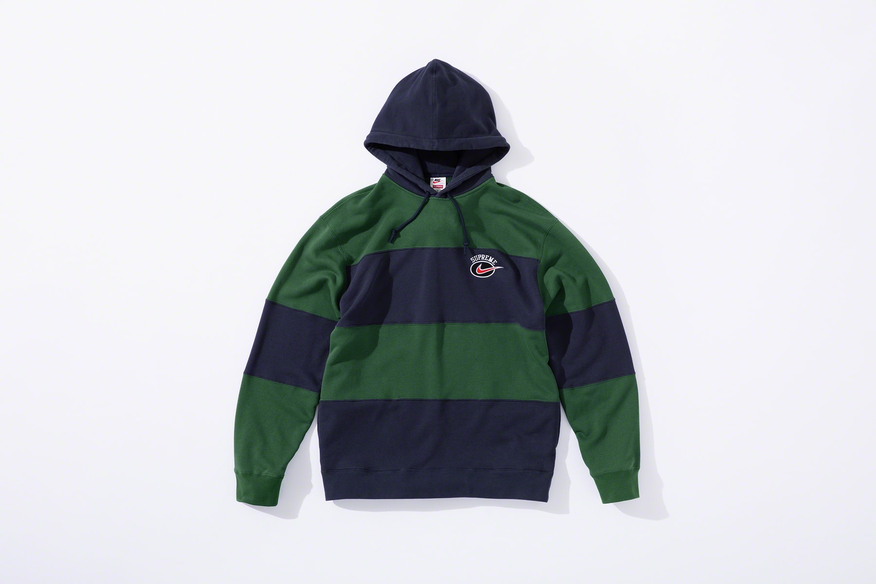 Photo Supreme x Nike