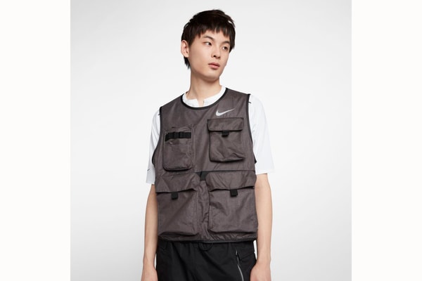Nike met en vente une veste technique multi-poches