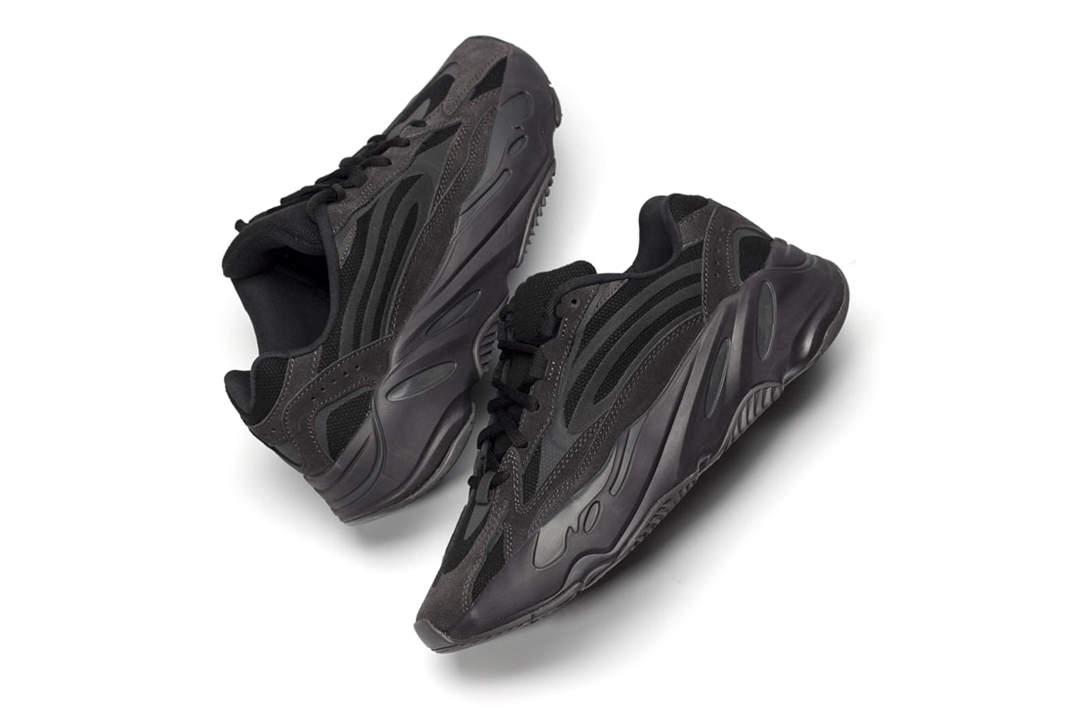 Photo YEEZY BOOST 700 V2 "Vanta"