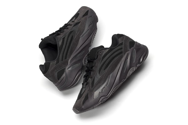 Photo YEEZY BOOST 700 V2 "Vanta"
