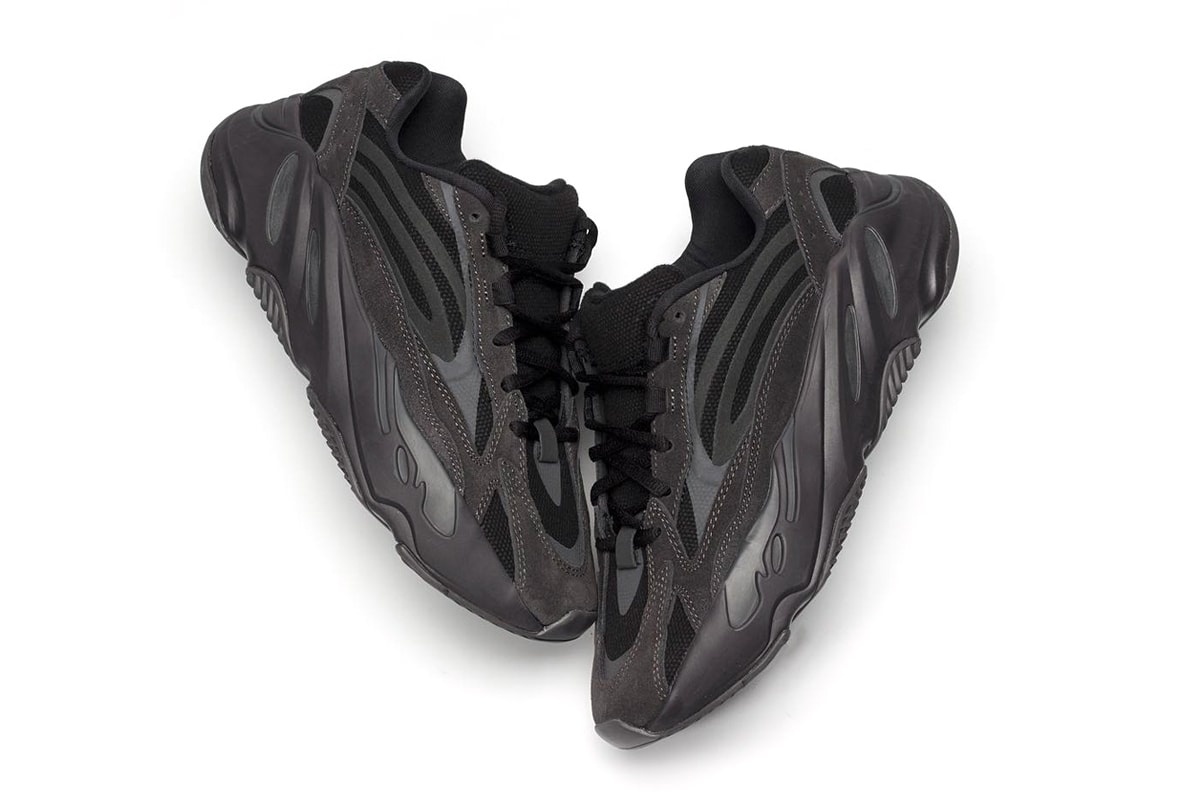 Photo YEEZY BOOST 700 V2 "Vanta"