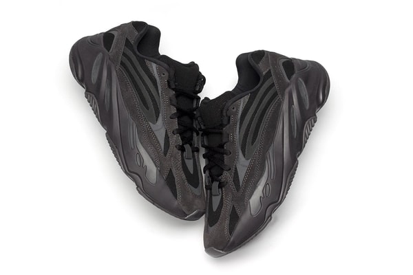 Photo YEEZY BOOST 700 V2 "Vanta"