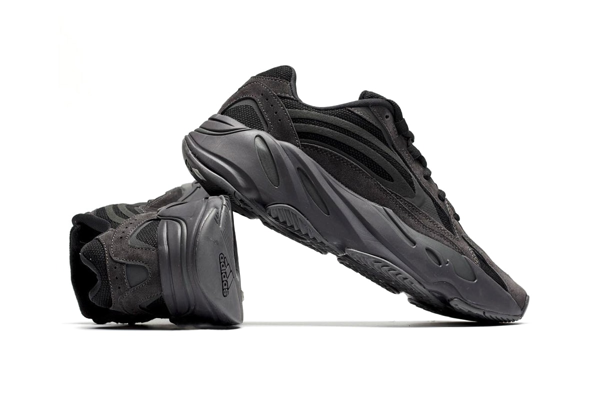 Photo YEEZY BOOST 700 V2 "Vanta"