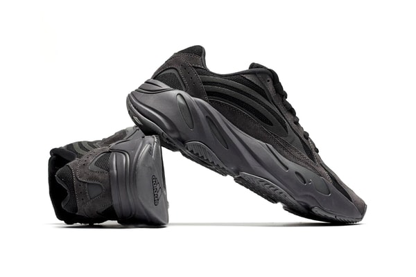 Photo YEEZY BOOST 700 V2 "Vanta"