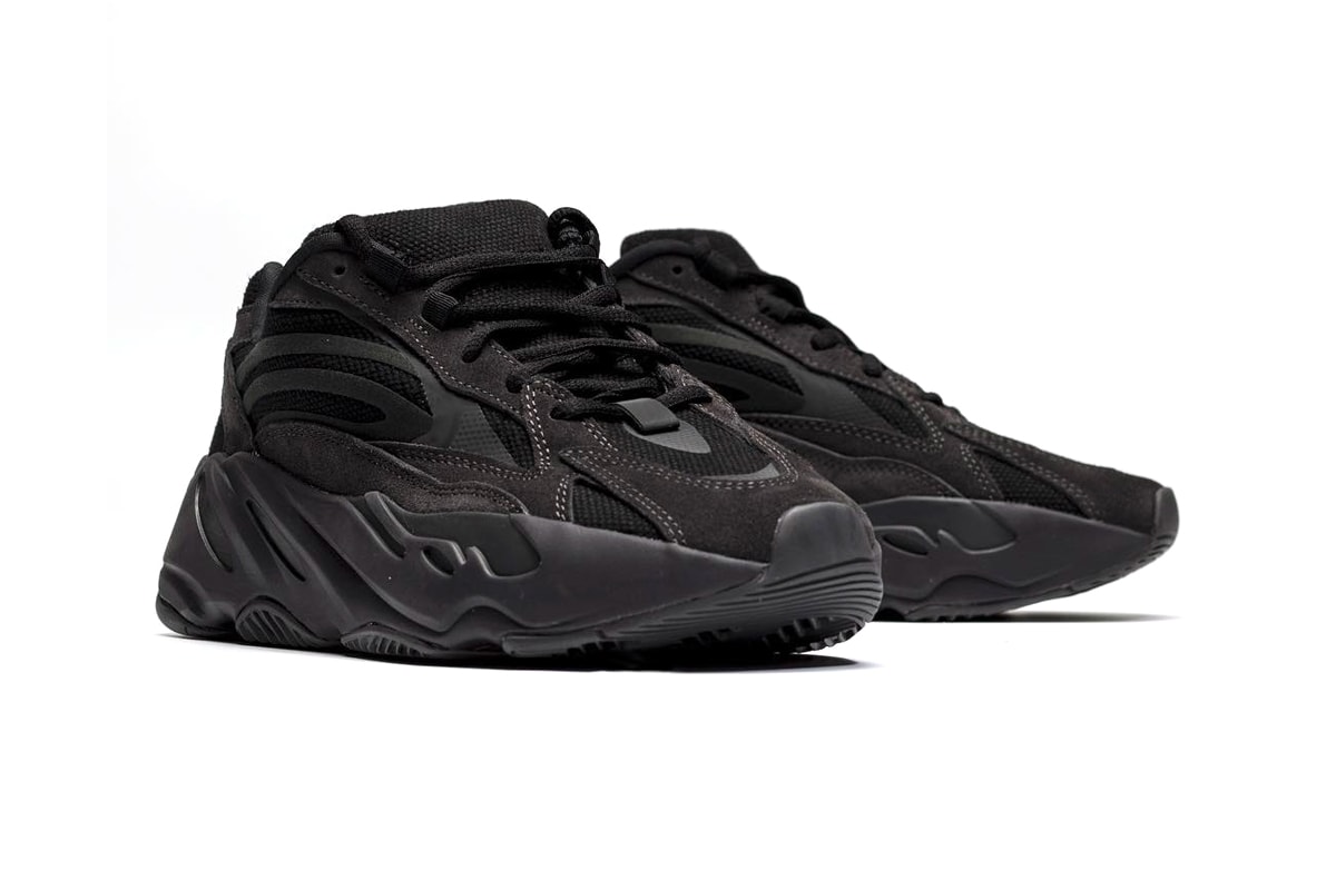 Photo YEEZY BOOST 700 V2 "Vanta"