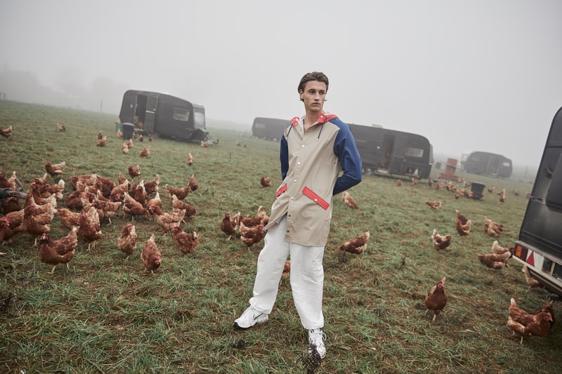 RAINS dévoile pour la première fois un ensemble de survêtement dans sa nouvelle collection capsule "Color Block"