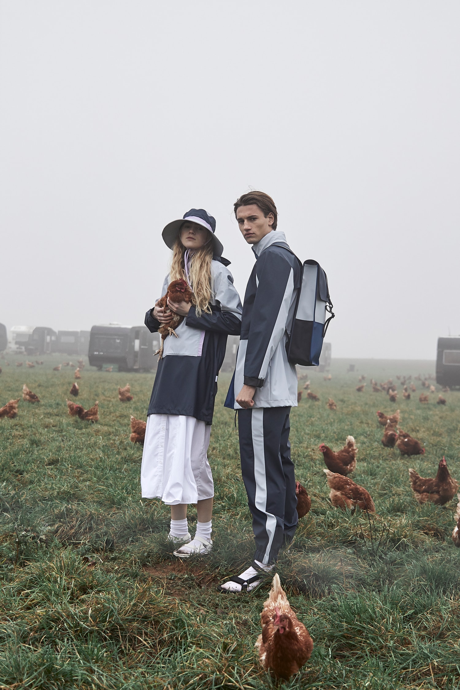 RAINS dévoile pour la première fois un ensemble de survêtement dans sa nouvelle collection capsule "Color Block"
