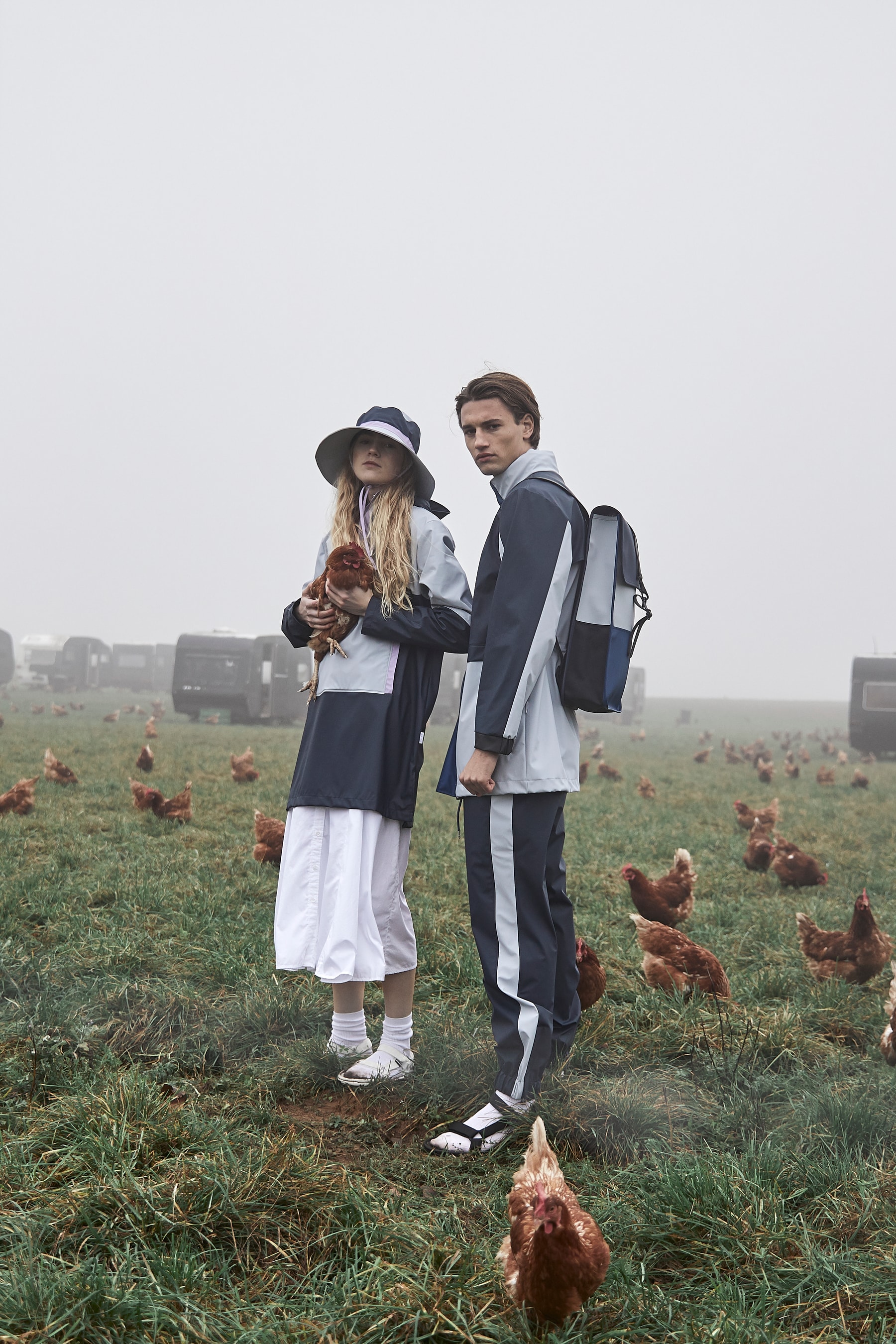 RAINS dévoile pour la première fois un ensemble de survêtement dans sa nouvelle collection capsule "Color Block"