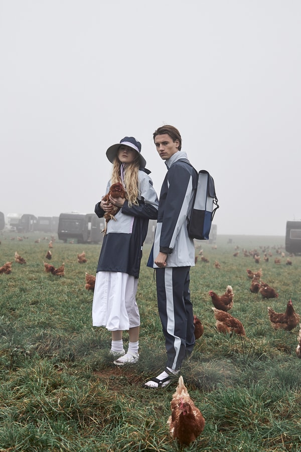 RAINS dévoile pour la première fois un ensemble de survêtement dans sa nouvelle collection capsule "Color Block"