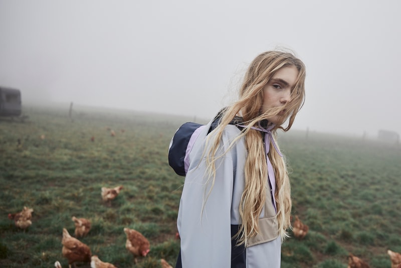 RAINS dévoile pour la première fois un ensemble de survêtement dans sa nouvelle collection capsule "Color Block"