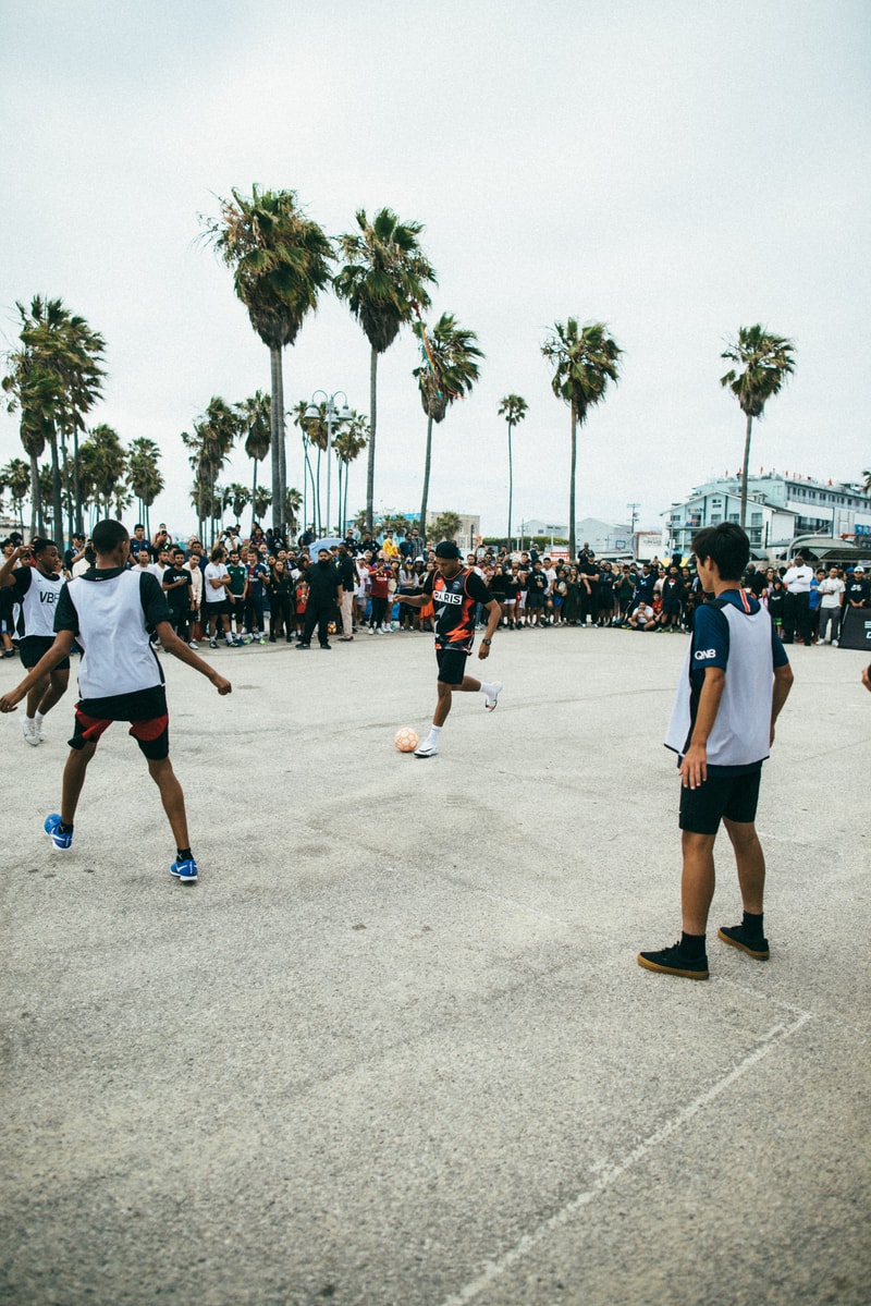Mbappé dévoile une nouvelle pièce de la collab PSG x Jordan à Venice Beach