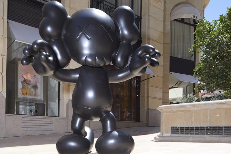 Un "Companion" de KAWS estimé à 1,5 millions d'euros va être vendu aux enchères à Monaco
