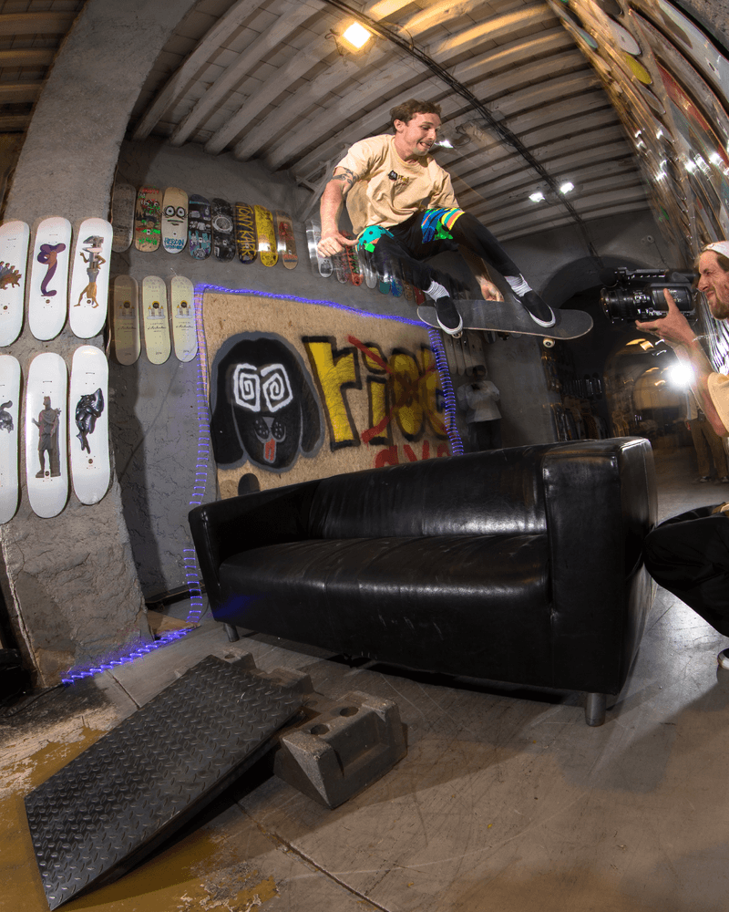 Photo de la collection RAVE Skateboards x RIOT
