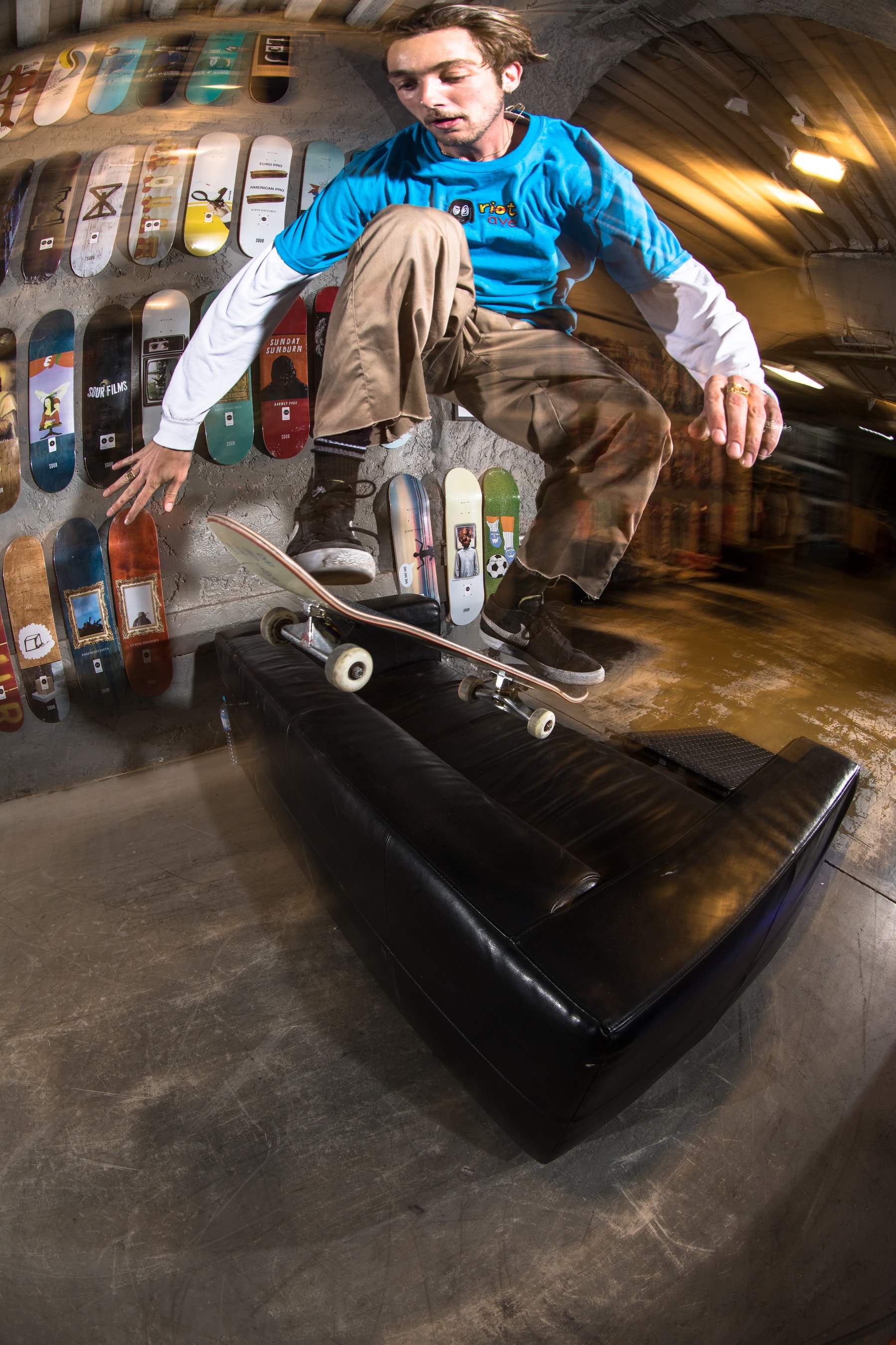 Photo de la collection RAVE Skateboards x RIOT