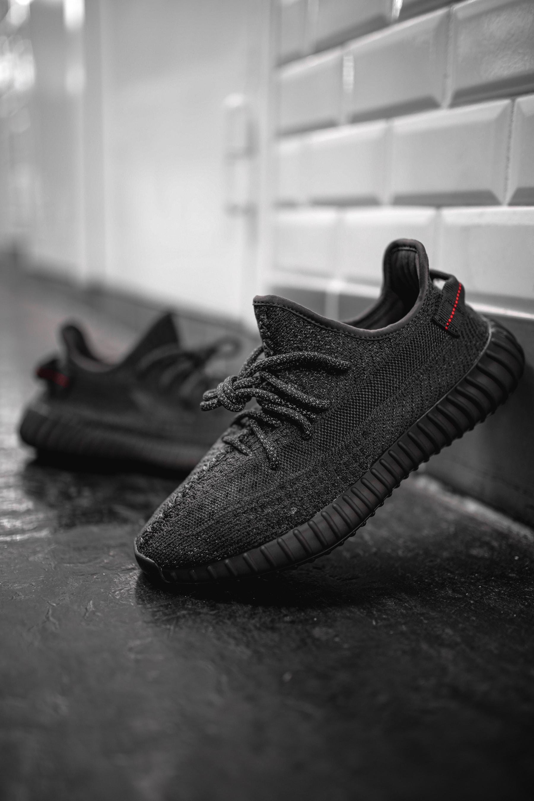 Photos de la YEEZY 350 V2 "Static Black Reflective"