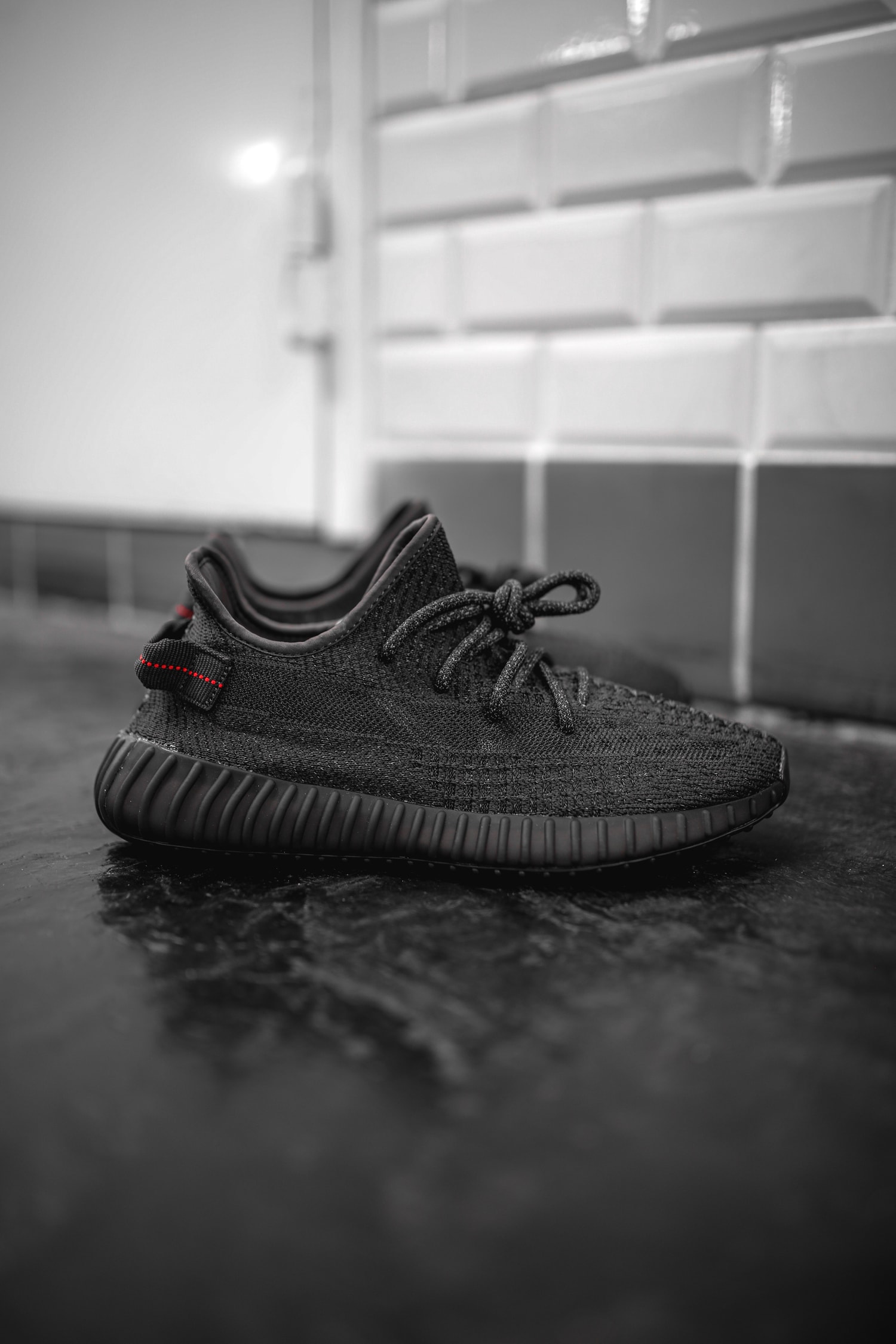 Photos de la YEEZY 350 V2 "Static Black Reflective"