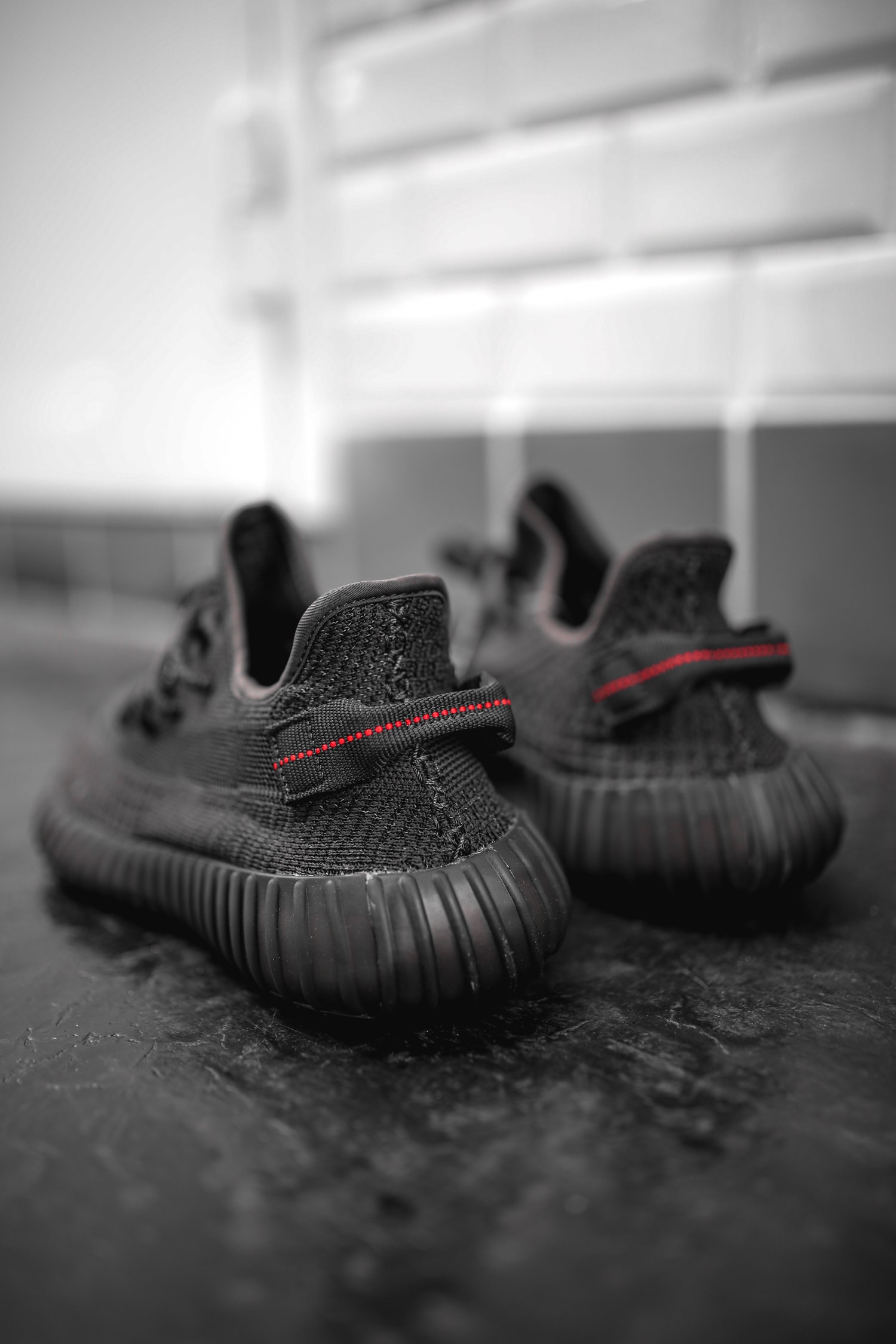 Photos de la YEEZY 350 V2 "Static Black Reflective"