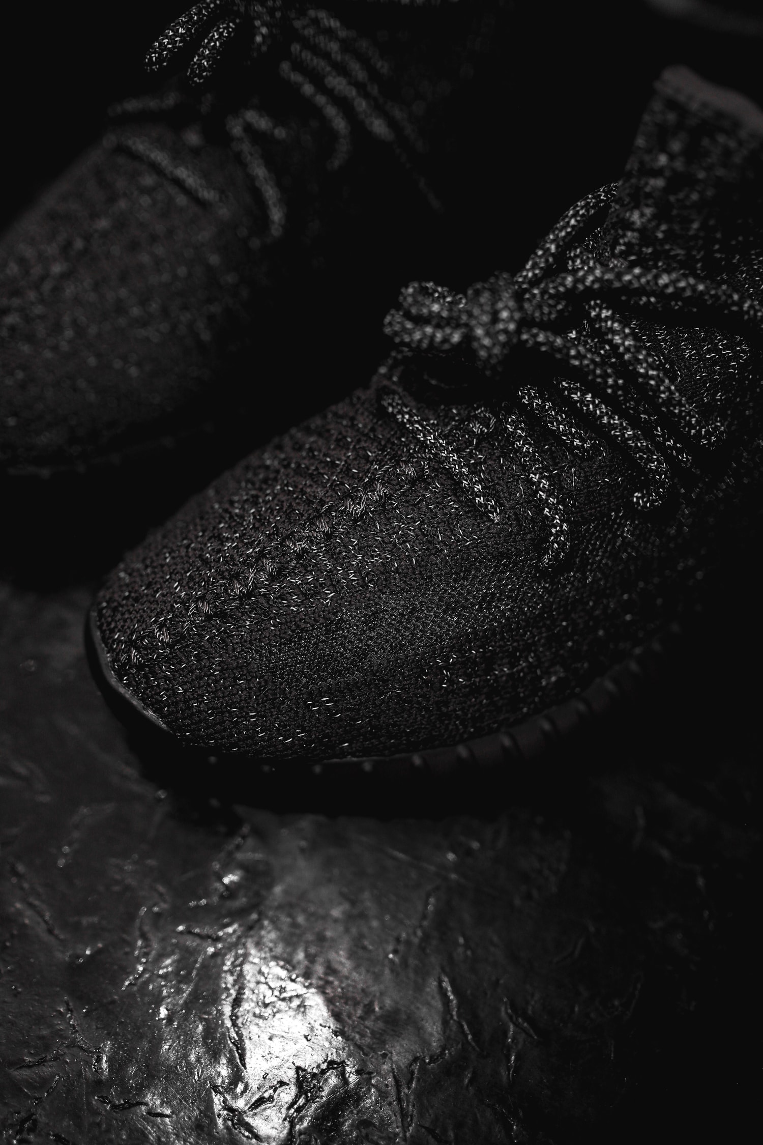 Photos de la YEEZY 350 V2 "Static Black Reflective"