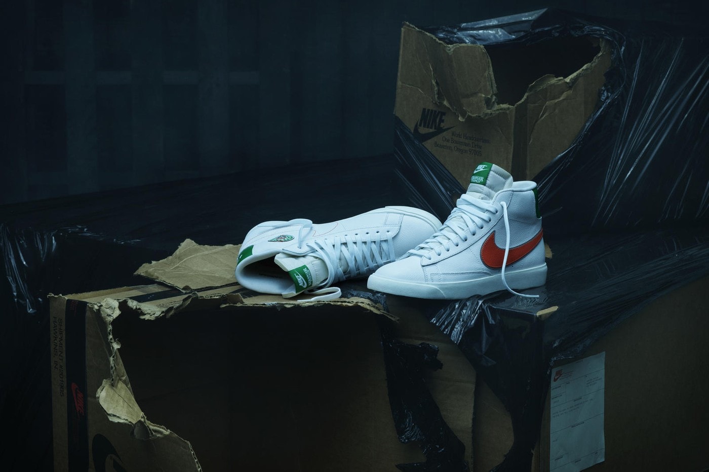 YEEZY NIKE STRANGER THINGS