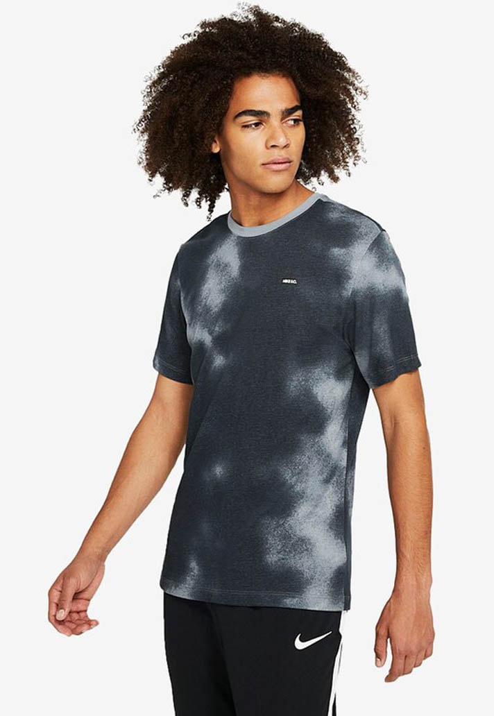 Nike F.C dévoile de nouvelles pièces aux tons pastels