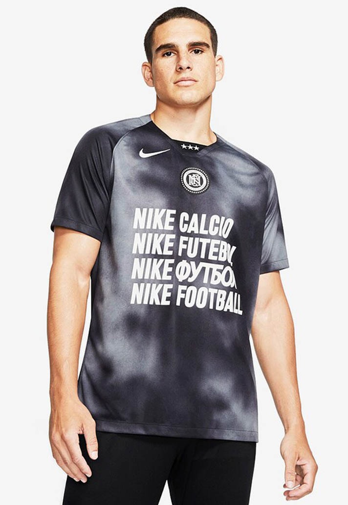 Nike F.C dévoile de nouvelles pièces aux tons pastels