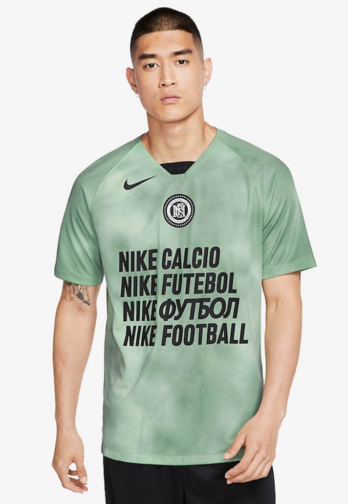 Nike F.C dévoile de nouvelles pièces aux tons pastels
