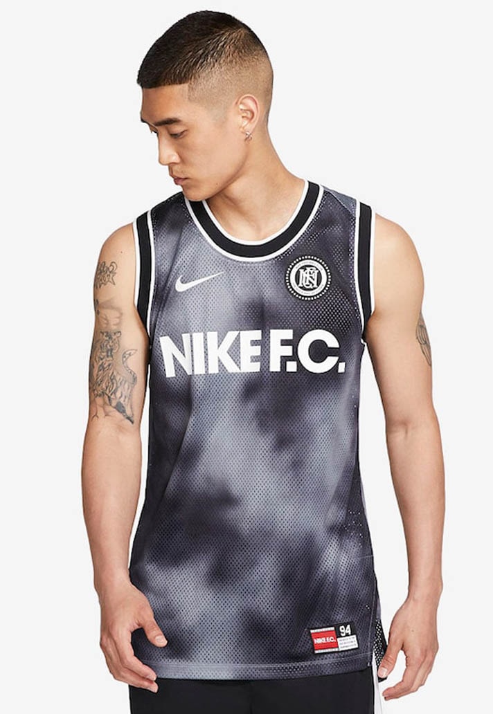 Nike F.C dévoile de nouvelles pièces aux tons pastels