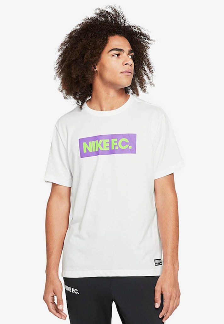 Nike F.C dévoile de nouvelles pièces aux tons pastels