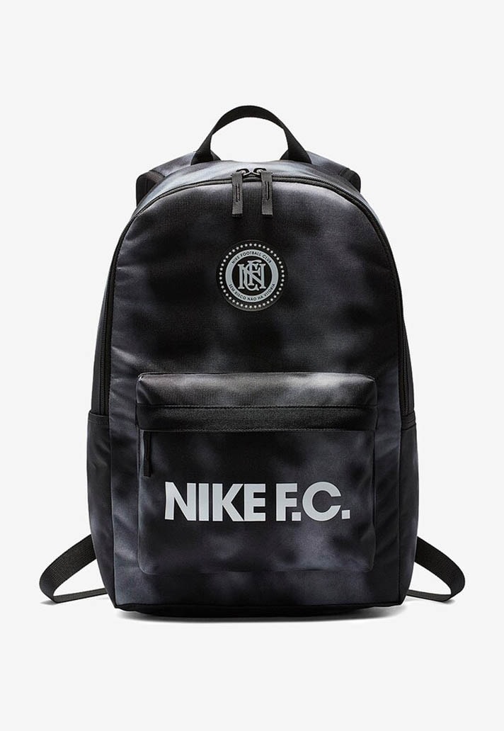 Nike F.C dévoile de nouvelles pièces aux tons pastels