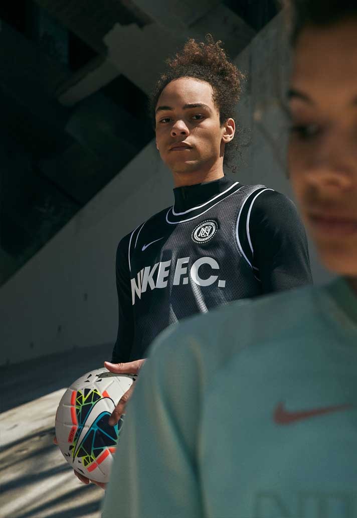 Nike F.C dévoile de nouvelles pièces aux tons pastels