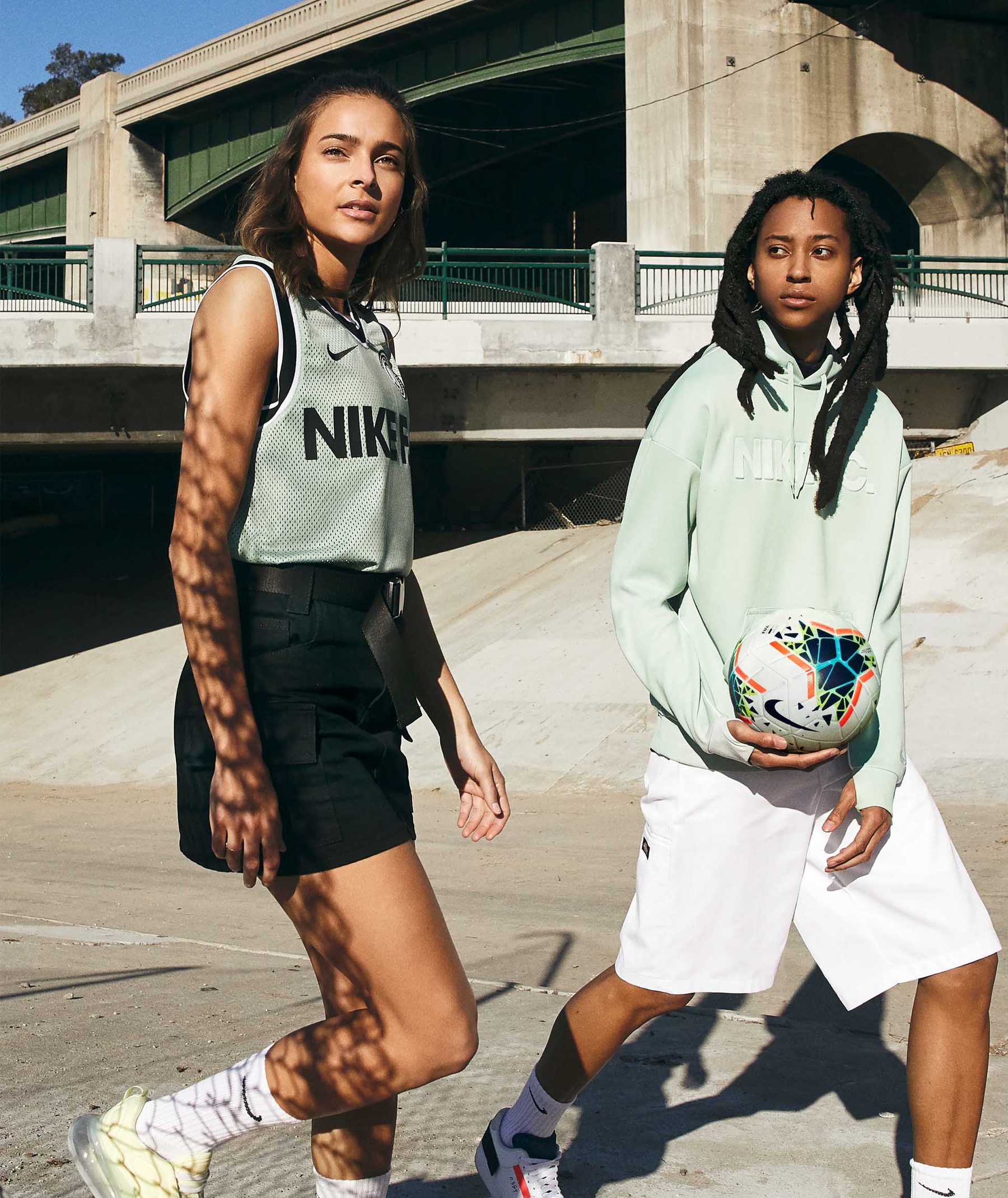 Nike F.C dévoile de nouvelles pièces aux tons pastels