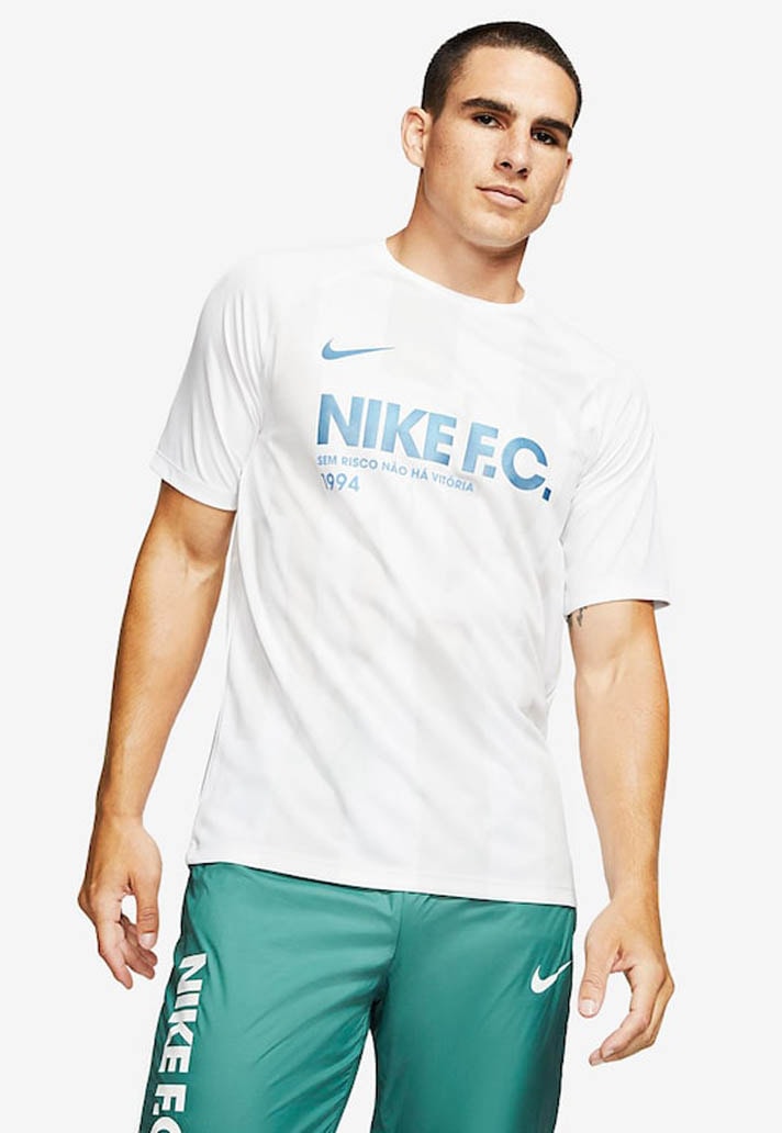 Nike F.C dévoile de nouvelles pièces aux tons pastels
