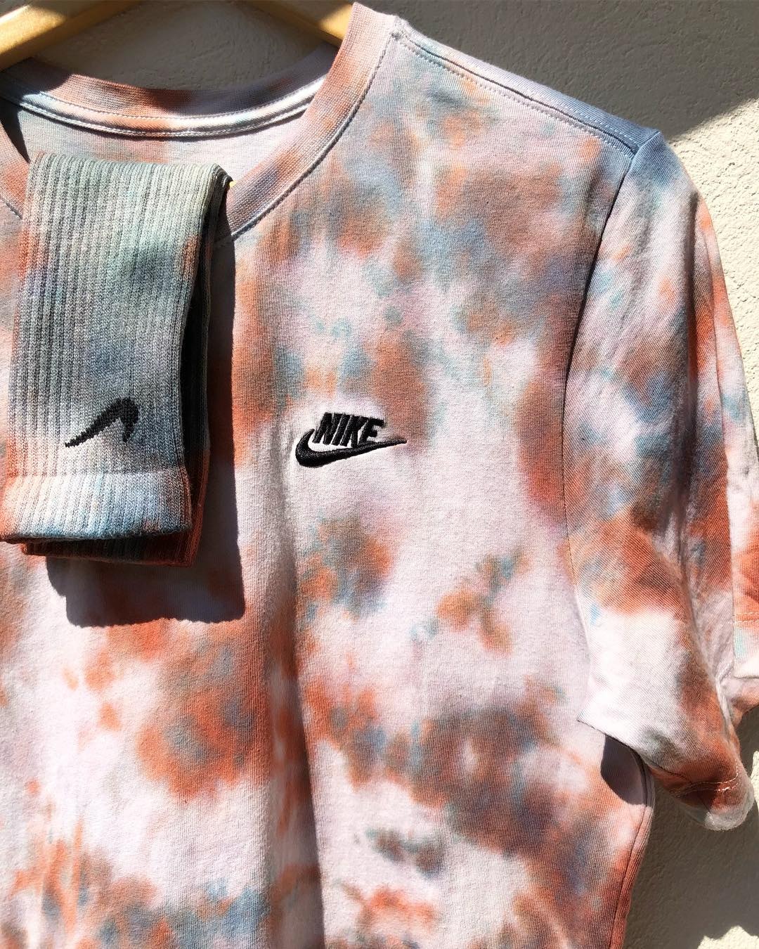 Maison Mère met en vente une série de pièces Nike tie and dye