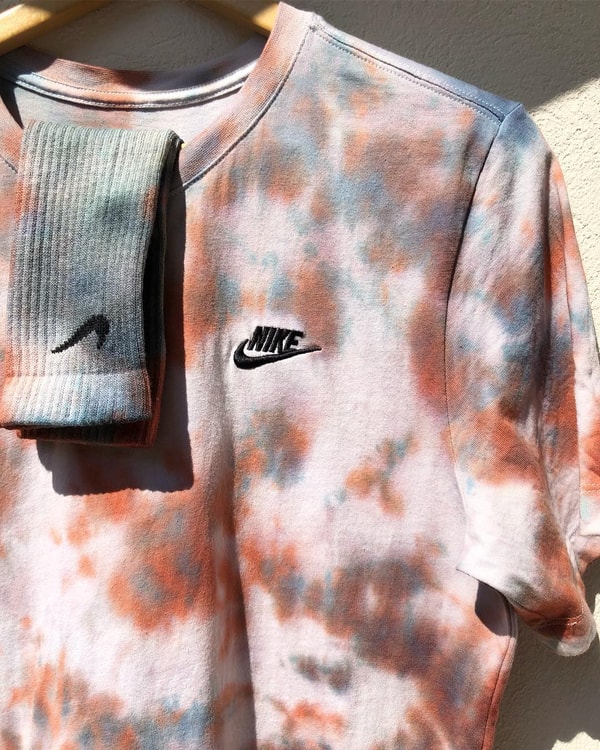 Maison Mère met en vente une série de pièces Nike tie and dye
