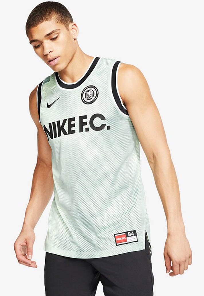 Nike F.C dévoile de nouvelles pièces aux tons pastels