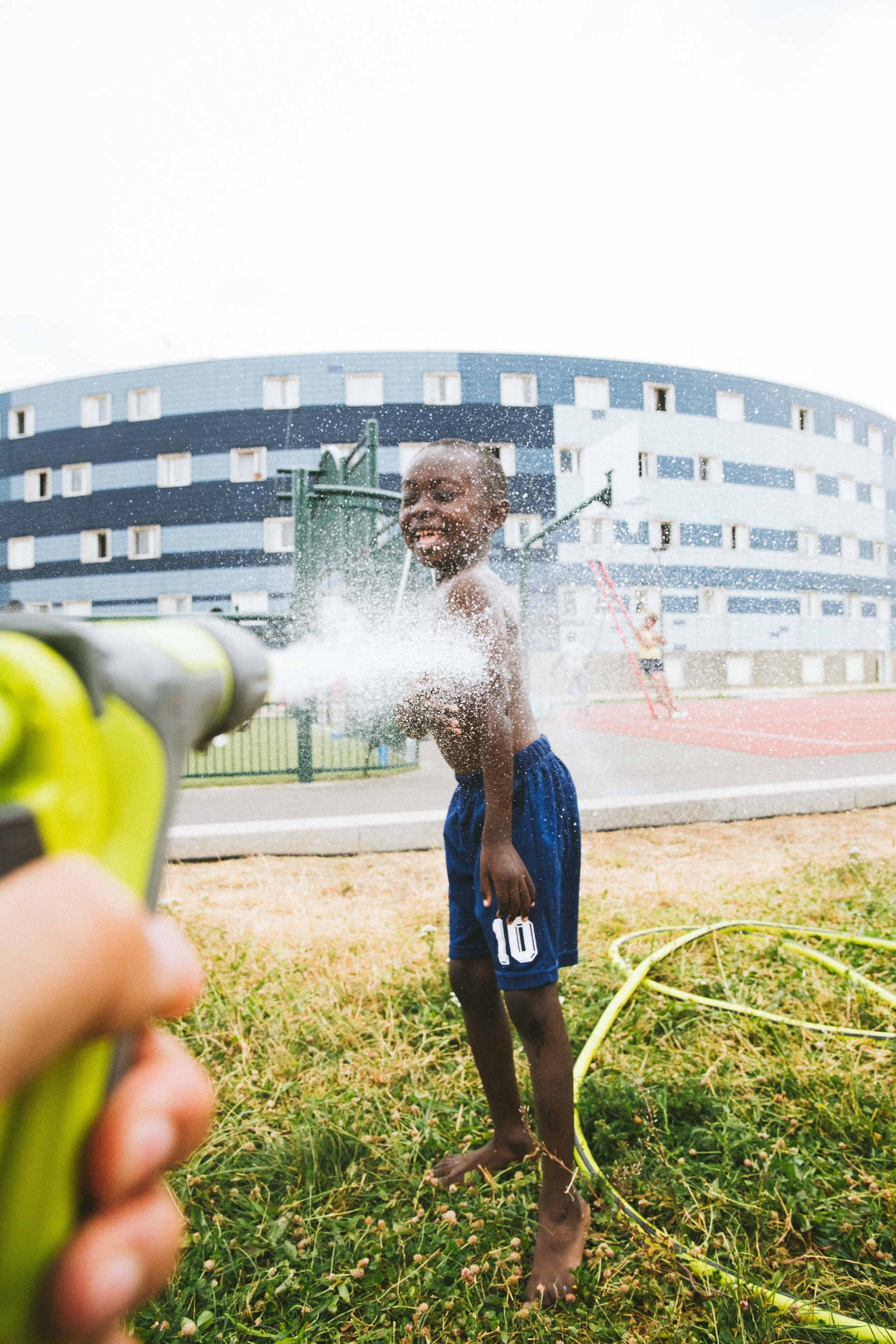 Nike transforme le quartier de La Grande Borne à Grigny en un parc d'attractions le temps d'un weekend