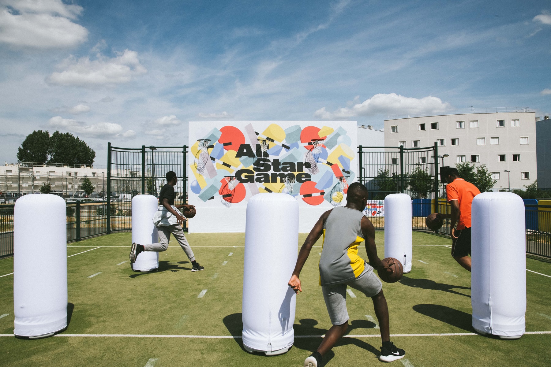 Nike transforme le quartier de La Grande Borne à Grigny en un parc d'attractions le temps d'un weekend